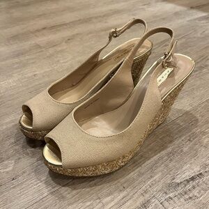 Tahari Taylor Wedge Sandals 7M Tan Gold